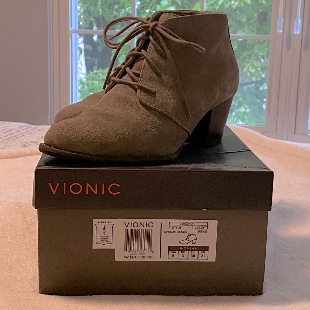 Vionic laced shooties. Taupe color. Suede. Great condition